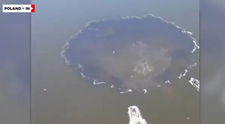 VIDEO | Procedură fără precedent: Polonia „neutralizează” sub apă o enormă bombă Tallboy din al Doilea Război Mondial. Operaţiunea poate dura cinci zile