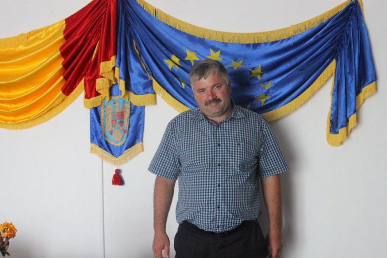 VIDEO | Primar liberal, amendat după o petrecere cu 200 de persoane. Mascații au spart cheful