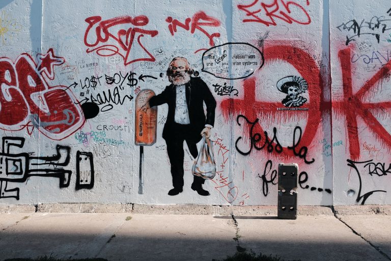 La 30 de ani de la căderea Zidului Berlinului, două treimi dintre germani consideră reunificarea incompletă