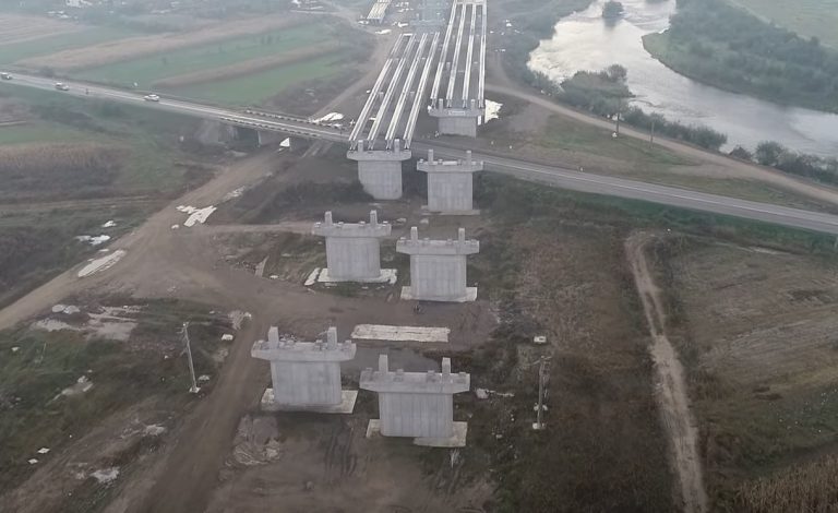 VIDEO DRONĂ| Situaţie extrem de îngrijorătoare pe şantierul Autostrăzii A3 Transilvania între Cheţani şi Câmpia Turzii – Asociația Pro Infrastructură