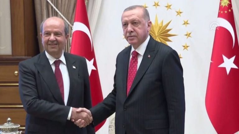 Candidatul susţinut de Ankara, Ersin Tatar, a câştigat scrutinul prezidențial, anunţă Consiliul electoral