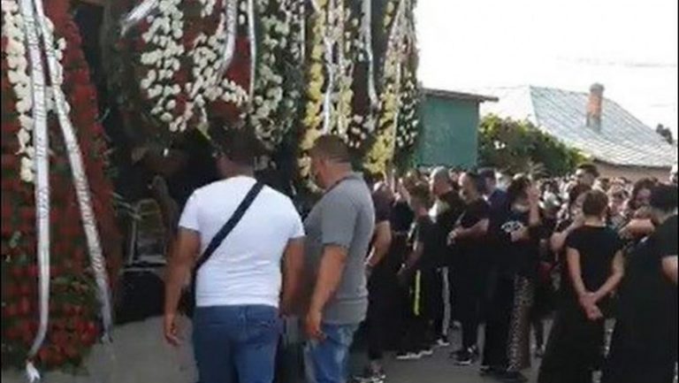 Amenzi de peste 47.000 după o  înmormântăre