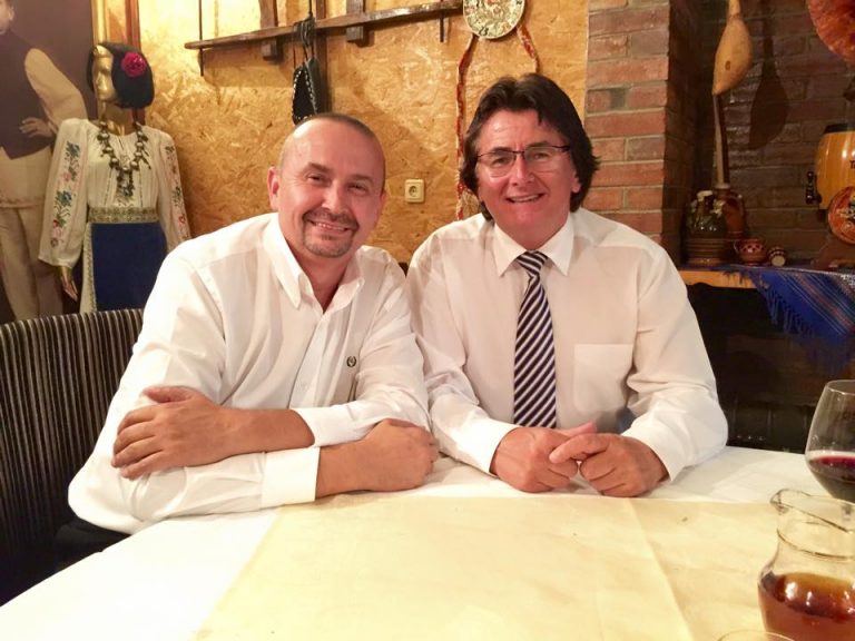 Un liberal care a sforăit la masa unor interlopi lansează şarje antisemite contra lui Dominic Fritz, îi face papagali pe alegătorii USR şi trădători pe Iohannis şi Orban