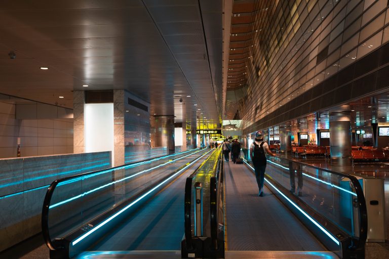 Povestea sordidă a controalelor ginecologice forțate pe Aeroportul din Doha. Indignare în Australia, în timp ce Qatar-ul își face mea culpa