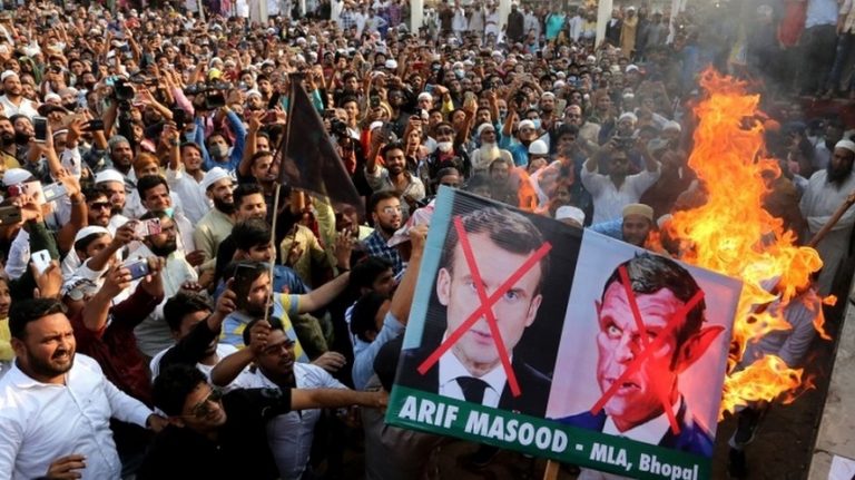 Proteste contra libertăţii în Pakistan, Bangladesh şi teritoriile palestiniene