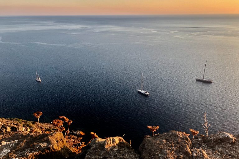 Recordul de 0 cazuri COVID pe insula italiană Pantelleria, doborât. Un român a adus virusul