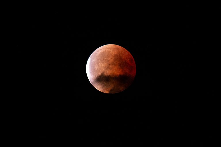Se ascund oare extratereștrii la vedere? Misiunile spațiale care vor să cucerească Marte
