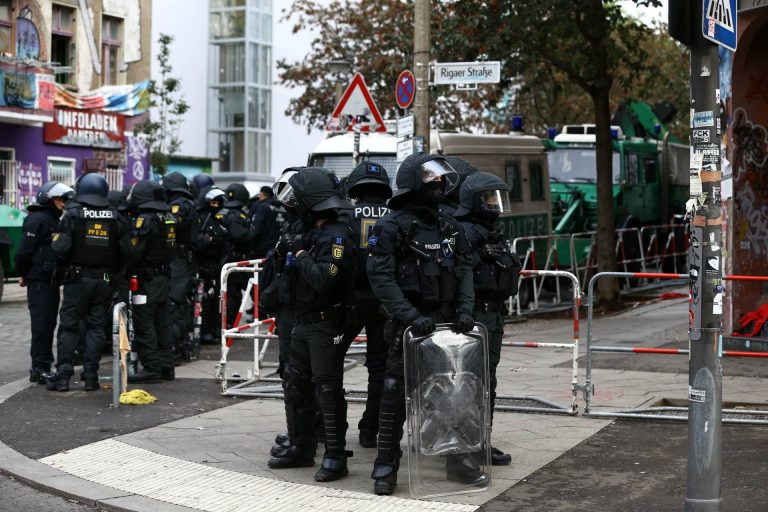 Sediu al Institutului Robert Koch, care monitorizează evoluția COVID în Germania, a fost atacat cu sticle incendiare