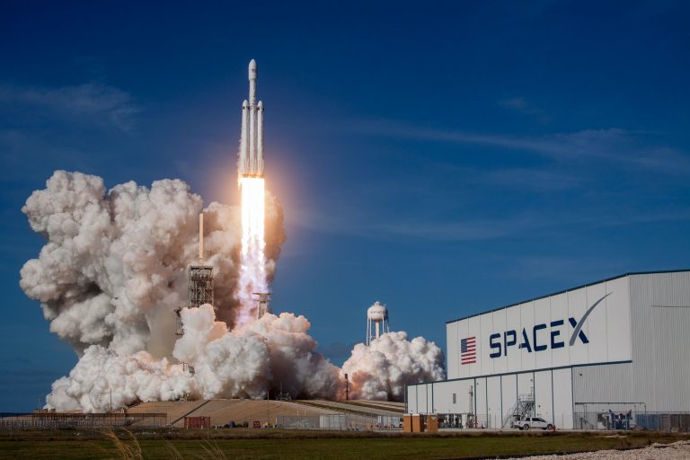 Călătorii oriunde pe glob în mai puțin de o oră? Un acord spectaculos semnat de SpaceX cu Armata SUA