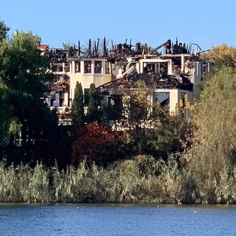 FOTO. Ce a mai rămas din celebrul palat al lui Columbeanu, după incendiu