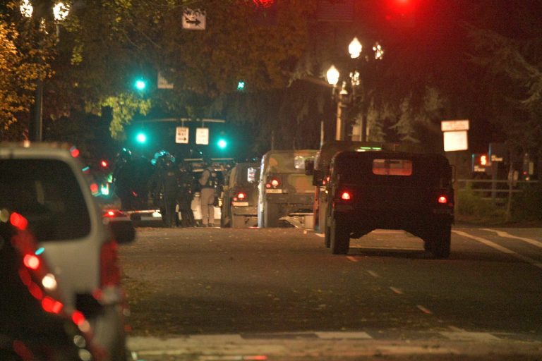 VIDEO | „Opriți numărarea” vs. „Trump, afară!”. Manifestații și arestări pe fondul numărătorii de infarct din SUA