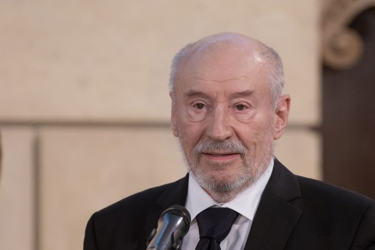 Actorul Victor Rebengiuc a avut COVID-19: „Nu am avut manifestări ale bolii, am stat două săptămâni cuminte în casă şi am urmat un tratament”