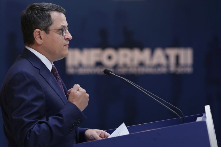Camera Deputaţilor şi Senatul se reunesc, luni, pentru a lua act de demisia lui Eduard Hellvig de la conducerea SRI