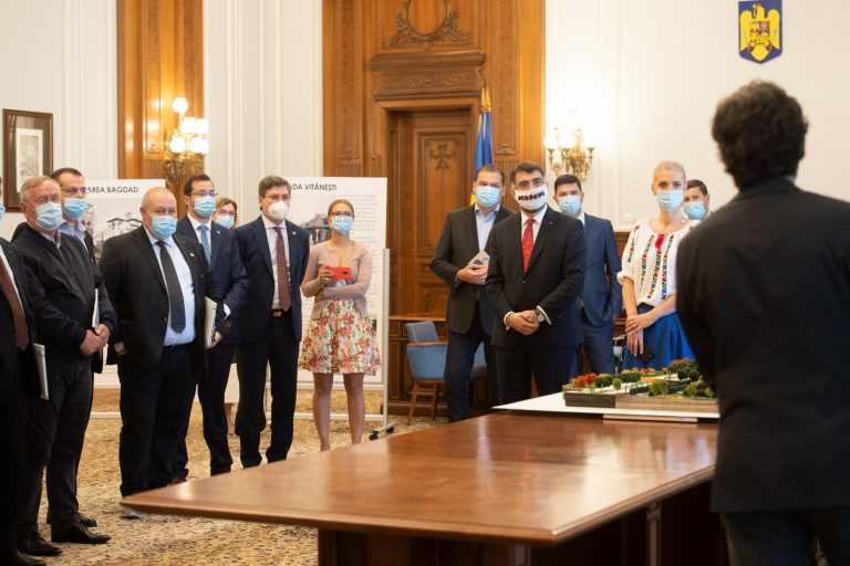 O sindrofie dedicată „Grădinilor Senatului” a sabotat votul inițiativei „Fără penali în funcții publice”? USR: „PSD, PNL şi UDMR au boicotat”