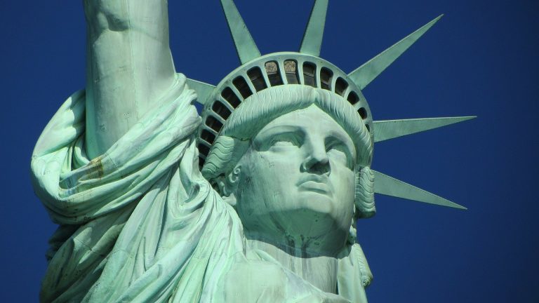 Un milion de americani au fost vaccinaţi de Covid