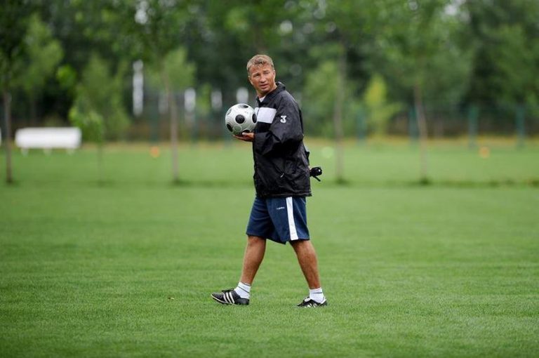 Dan Petrescu: Mergem în jos şi la nivel naţional şi la nivel de club. Am declarat eu, Hagi şi Popescu, când ne-am lăsat, că va fi mult timp, o să ne regretaţi. Şi aşa a fost