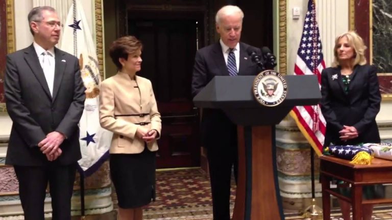 „Românul” elogiat de Biden și cooptat în echipa sa de tranziție. Fan al Monicăi Macovei, apărător al statului de drept, atacat de PSD, trustul lui Voiculescu și propaganda rusă