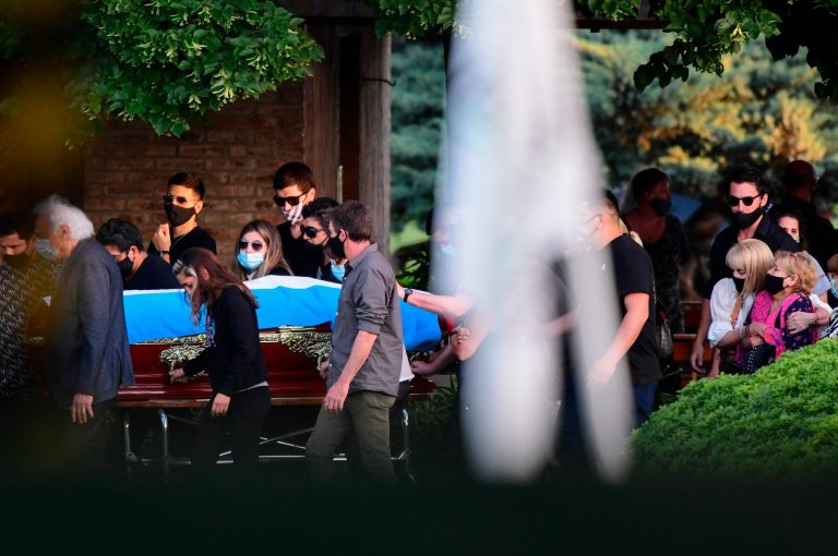 Percheziţii la locuinţa şi cabinetul psihiatrului care l-a tratat pe Maradona