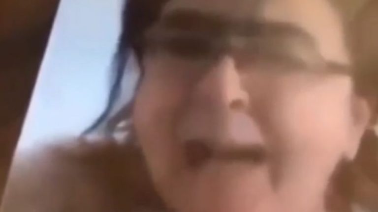 Cum predă o profesoară de limba română: O fată de domnitor se f**e cu unu’ care vinde baraboi în piaţă. Reacţia liceului