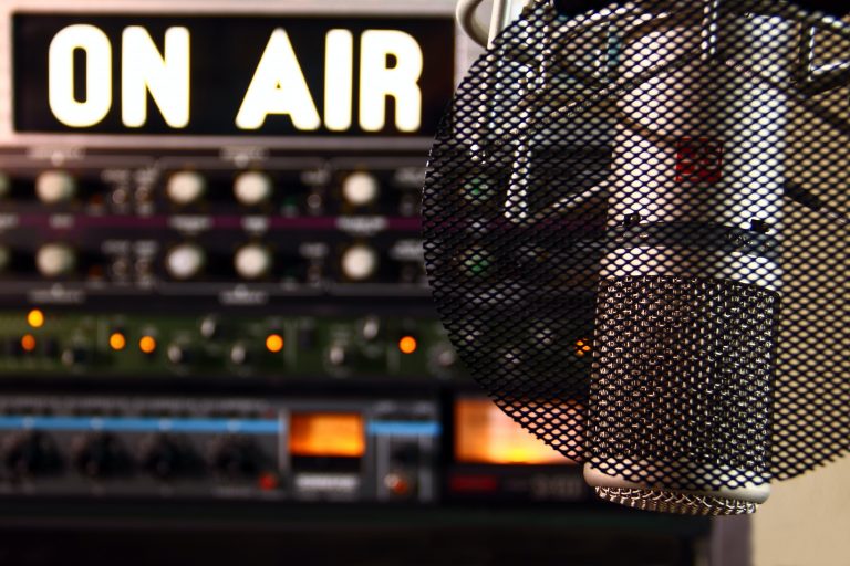 Gafă a unui faimos post de radio din Franța. Aproape 100 de necrologuri ale unor personalități în viață, publicate accidental