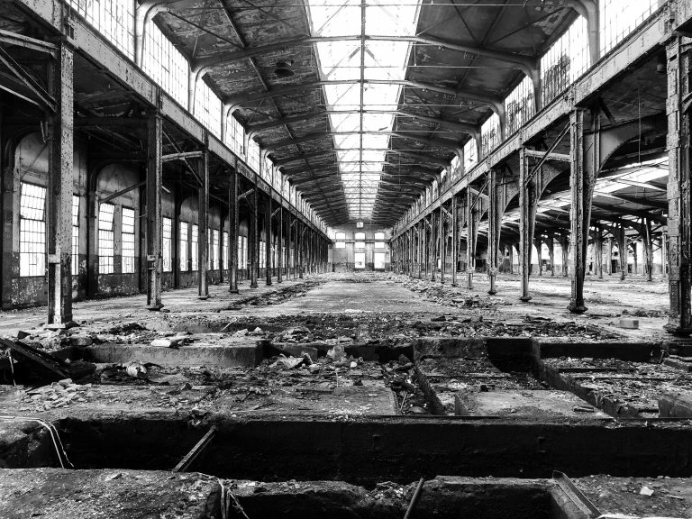 Decizie guvernamentală: Firmele cu dificultăți financiare nu vor mai putea vinde active industriale ca fier vechi. Cum va proceda statul