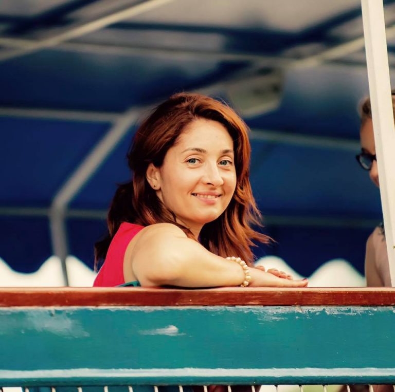 Simona Spătaru, candidată USR-PLUS, asociată cu un ex-ofițer SRI anchetat de DNA