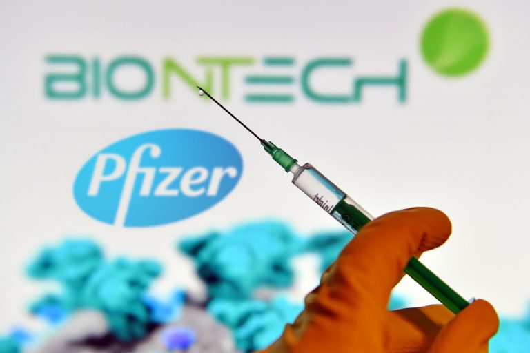 Marea Britanie va reexamina eficacitatea vaccinului Pfizer, în urma datelor primite din Israel