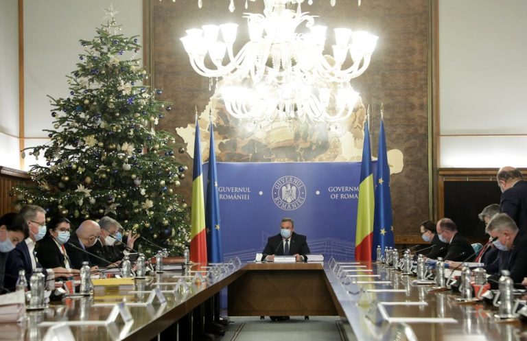 Ciucă: „Infirmăm şi fake news-urile prin care se anunţa că se intră în lockdown din nou”. Ce spune Arafat