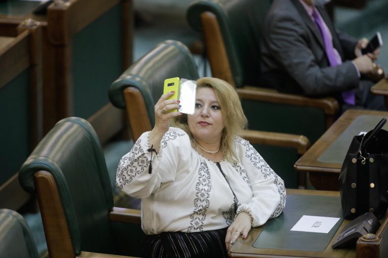 Diana Șoșoacă, lăudată de Sputnik la preluarea șefiei Comisiei pentru Abuzuri