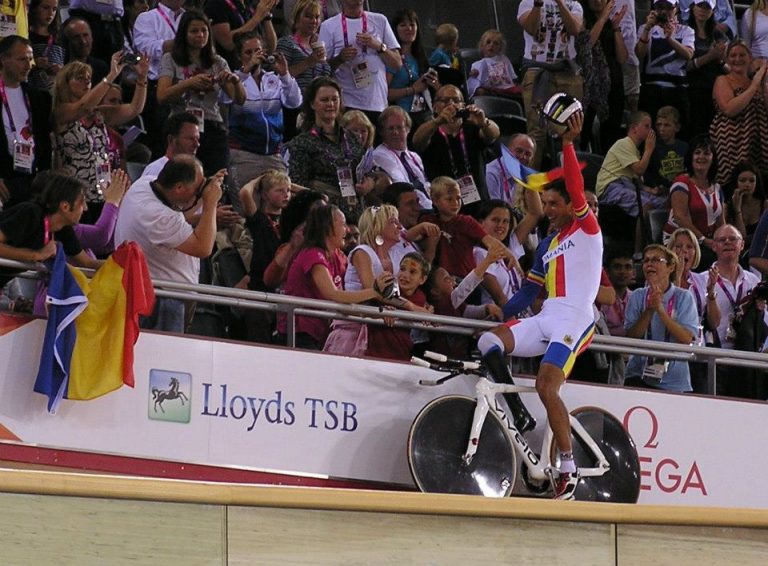 Eduard Novak şi-a preluat mandatul de ministru al Tineretului şi Sportului: „Ştiu că o să fie greşeli, acuzaţii, de toate. Dar cel mai mult îmi doresc să las ceva în urma mea”