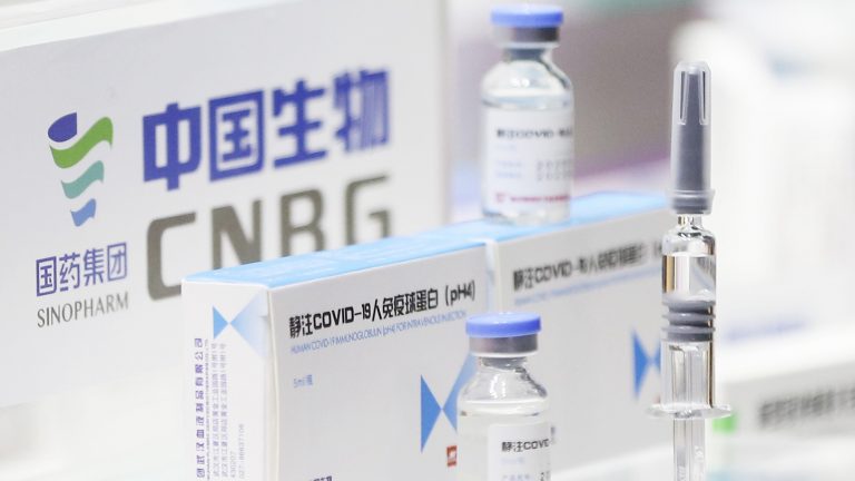 Vaccinul Sinopharm dezvoltat de China, mai puţin eficient decât Pfizer şi Moderna