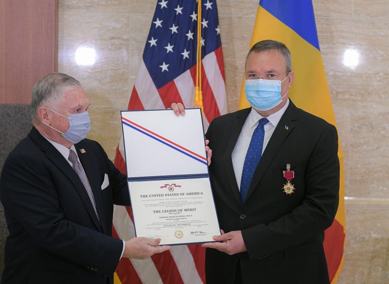 Nicolae Ciucă, decorat de SUA. Zuckerman: “Ministrul Ciucă este întruchiparea perfectă a prieteniei şi parteneriatului nostru” – VIDEO