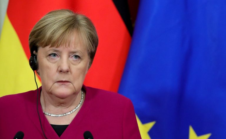 Angela Merkel îşi apără politica faţă de Rusia