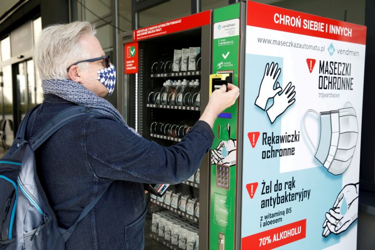 Polonia intră în carantină naţională după Crăciun, iar de Anul Nou impune restricții de circulație