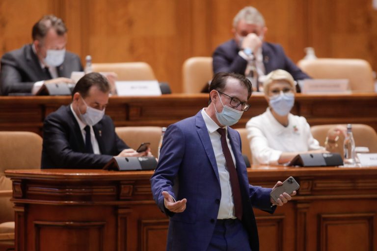 Cîţu anunţă că nu a primit niciun program de restructurare de la companiile cu pierderi şi ameninţă cu tăierea subvenţiilor