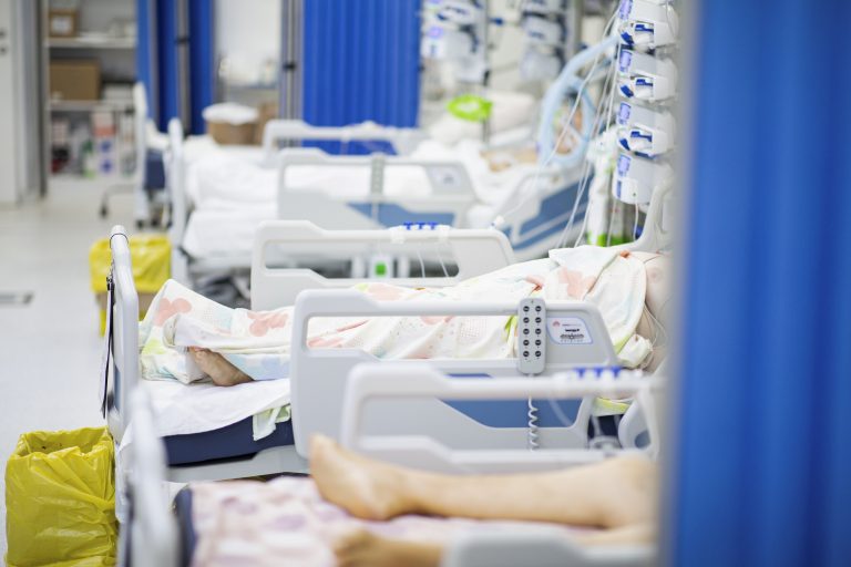 Un spital județean a sistat vizitele la ATI din cauza creșterii numărului de bolnavi cu Covid