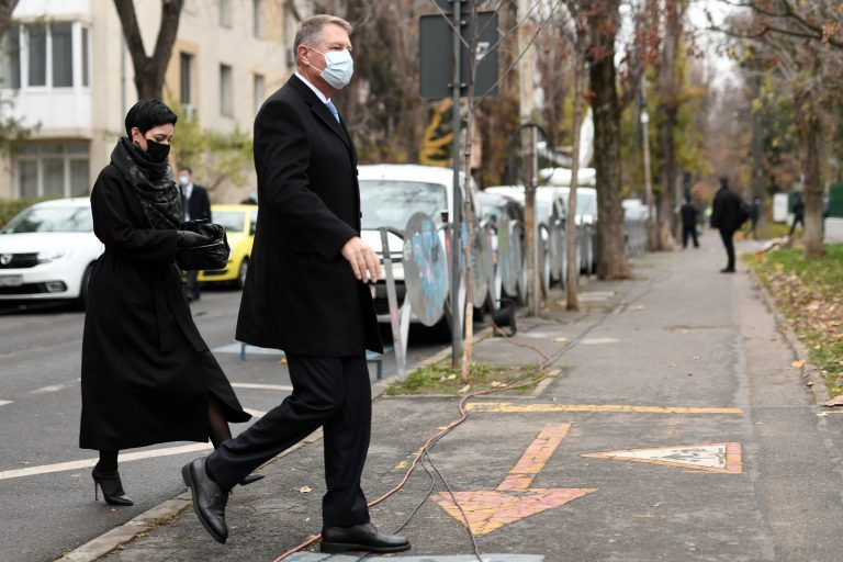 Iohannis cere autorităților sanitare să acționeze „prompt în acest al patrulea val”