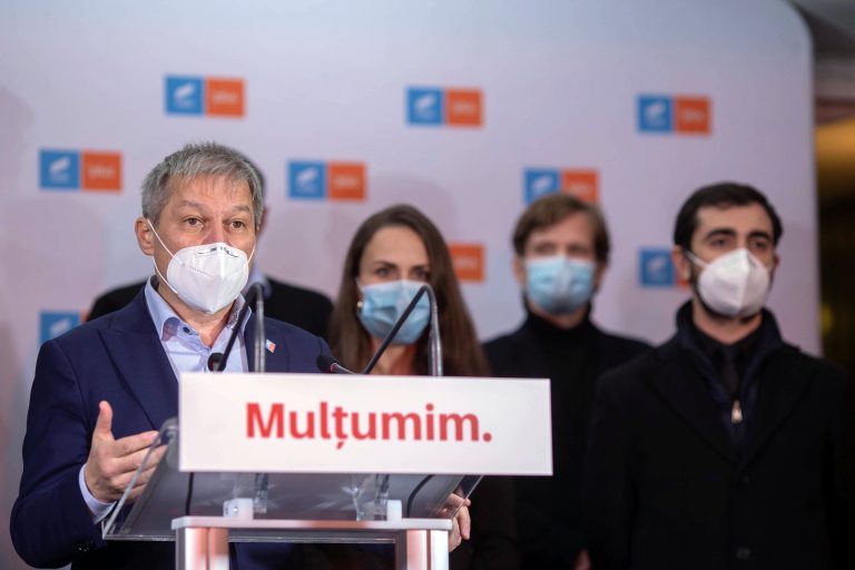Cu ochii la PNL și gândul la alegerile din USR PLUS, Cioloș nu vrea „dosare” și „incendii greu de stins”