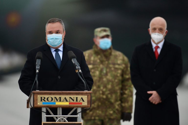Scandalul centrelor paralele de vaccinare. Ciucă: „Nu tolerez şi nu voi tolera abateri de la regulile deja stabilite în Strategia naţională”