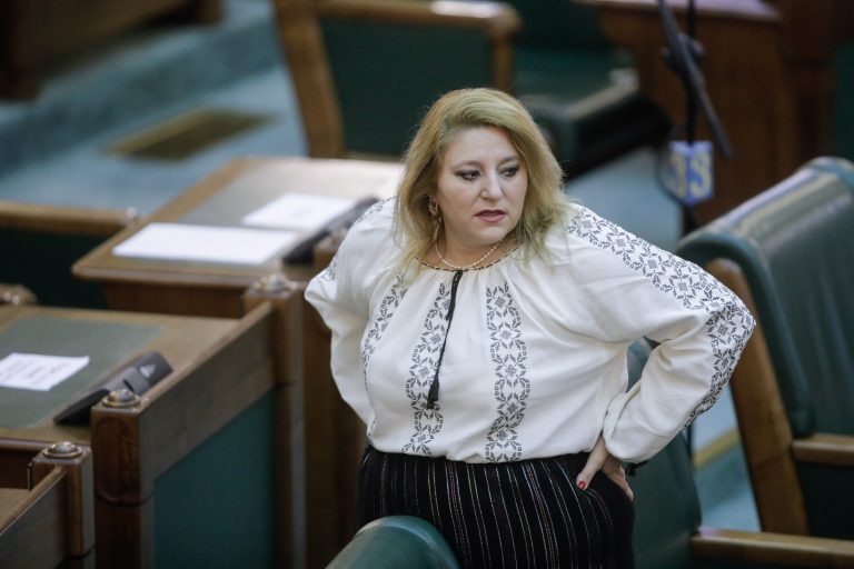 ‘Anti-mask’ Senator ordered to wear face covering on her first day in Parliament
