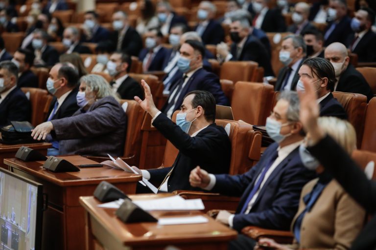 Moţiunea de cenzură, citită joi. Votul, după decizia CCR