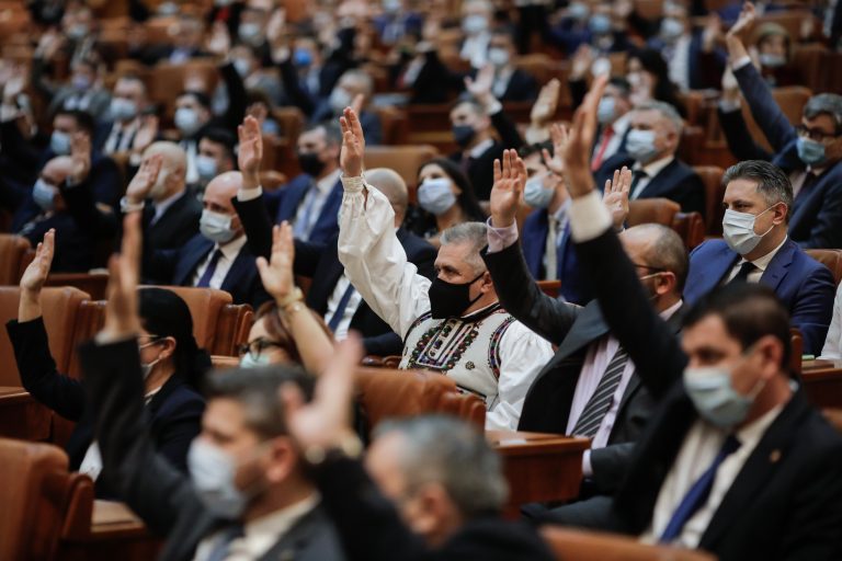 „Fabrica de legi” 2020-2024. Cum arată componența noului Parlament și ce promite Acordul de Guvernare dintre PNL, USR PLUS și UDMR