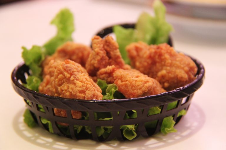 Un restaurant din Singapore va servi în premieră, sâmbătă, carne de pui crescută în laborator de startup-ul american Eat Just