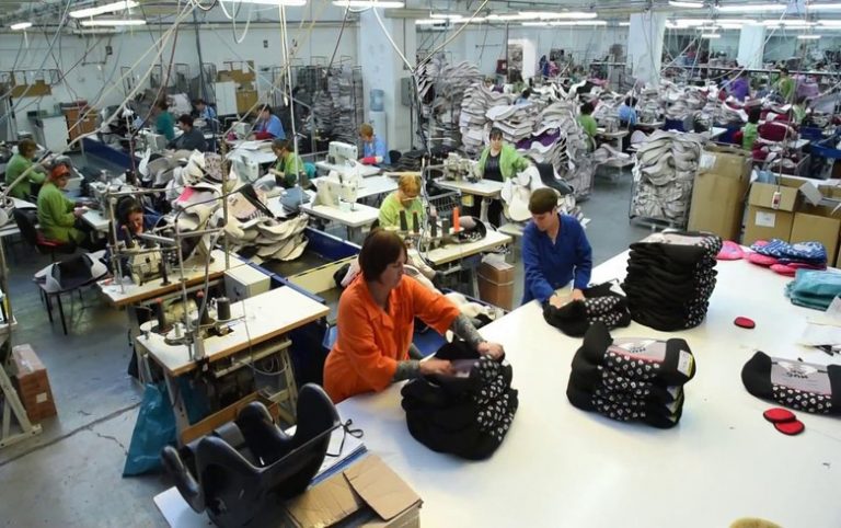 Unul din giganții industriei auto își va stabili hub-ul de producție în România, relocând o parte din producția din Ungaria și Lituania