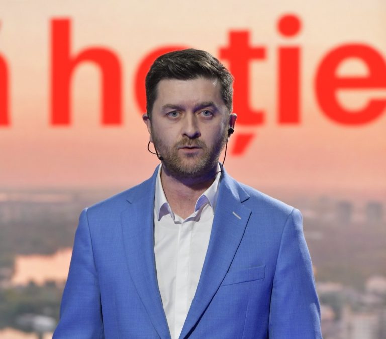 Iolu (PLUS): „Premierul a intrat prea repede într-un exerciţiu de PR cu artificii şi zurgălăi”