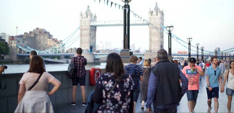 Optimism și confuzie. Copiii imigranților est-europeni din Marea Britanie schimbă țara
