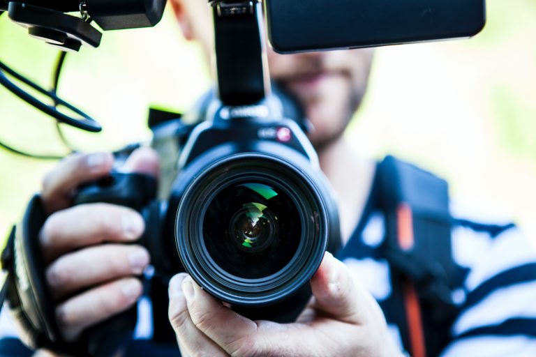 Romanian PM calls for efforts to combat disinformation on World Press Freedom Day