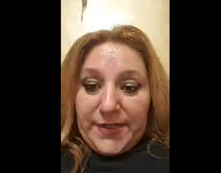 VIDEO | Șoșoacă, aventuri anti-mască la Cotroceni. „Am continuat să mă uit puternic în ochii președintelui”