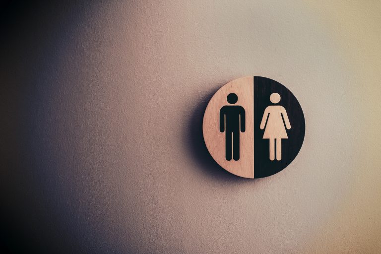 „Bătălia toaletelor”. Curtea Supremă a SUA menţine o politică a şcolilor publice, introdusă de Obama, care le permite elevilor transsexuali să folosească toaletele şi vestiarele sexului cu care se identifică