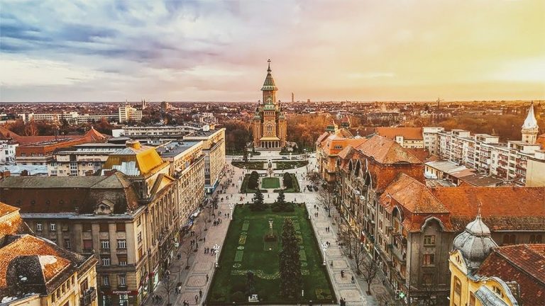 Historic buildings in Timișoara remain decrepit